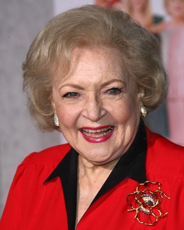 Betty White to star in holiday movie