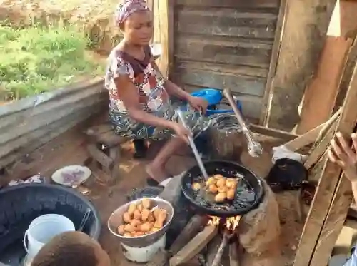 10 Delicious Nigerian Street Foods (Pictures)