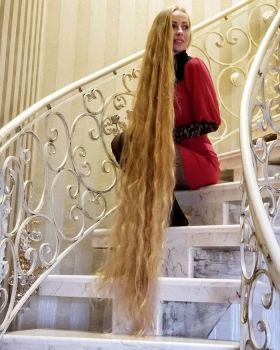 See Woman Who Refused To Cut Her Hair Now Looks Like A Real-Life Rapunzel