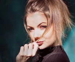 6 Things A Lady Will Do When She's Interested In You