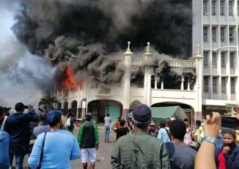Massive Fire In Iconic Mosque.... The Largest Mosque In Africa 😥😥