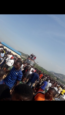 EndSARS: Protesters Use Buses To Block Roads Leading To Bwari In Abuja (Photos)